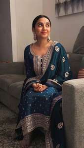 Présentation d'un nouvel ensemble Kurti-palazzo de bonne qualité, haut en georgette lourde avec de belles broderies et palazzo en georgette lourde et dupatta - Product Image 6