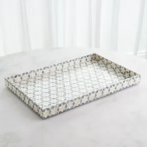 Bandeja Rectangular Hecha a Mano para Servir, Bandeja Decorativa de Lujo con Incrustaciones de Concha de Nácar y Capiz Brillante - Product Image 2