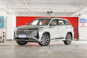 SUV compact d'occasion 2024, traction avant, 5 portes, 5 places, transmission automatique, intérieur foncé, SUV chinois abordable à vendre - Product Image 5