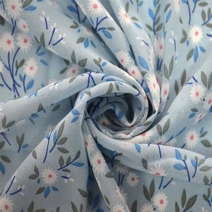 Venta al por mayor 100% poliéster estampado gasa tela textil para vestido de mujer - Product Image 2