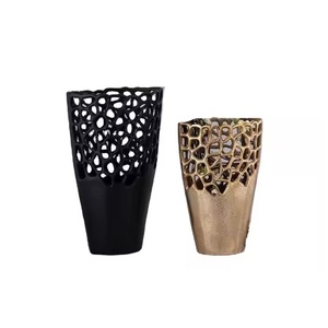 Venta caliente Maravilloso diseño Artesanías de metal Nueva llegada Florero estructurado decorativo para Decoración de mesa Propósito - Product Image 6