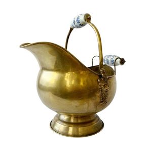 Seau à charbon compact en laiton avec une finition élégante et une petite taille parfait pour les appartements petites maisons ou l'espace limité du foyer - Product Image 4