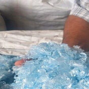 Déchets de bouteilles en PET 100% transparent en balles, déchets de plastique de couleur mélangée pour le moulage, pour les applications en fibres - Product Image 1