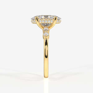 Bague de fiançailles en moissanite taille ovale, or 9 carats, élégante et luxueuse - Product Image 4