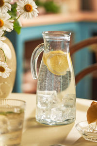 Jarra de cristal versátil que puede funcionar como florero para uso multiusos tanto en decoración como en presentación de bebidas - Product Image 3