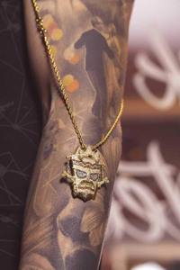 Nouveauté Collier Pendentif Hip Hop en Argent 925 Plaqué Or avec Diamant Moissanite VVS Design Uka Uka pour la Mode Masculine - Product Image 3