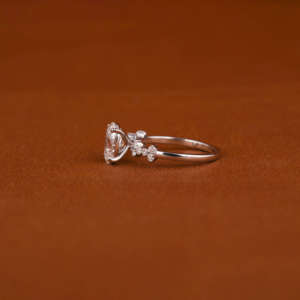 Anillo de diamante de corte ovalado cultivado en laboratorio, oro sólido de 18 quilates, su regalo con certificado IGI, anillo de compromiso cultivado en laboratorio chapado en oro - Product Image 3