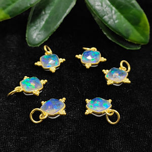 Venta al por mayor 925 plata esterlina estilo étnico colgante ópalo piedra preciosa forma de cojín elegante bisel chapado en oro bisel ajuste incrustaciones - Product Image 4