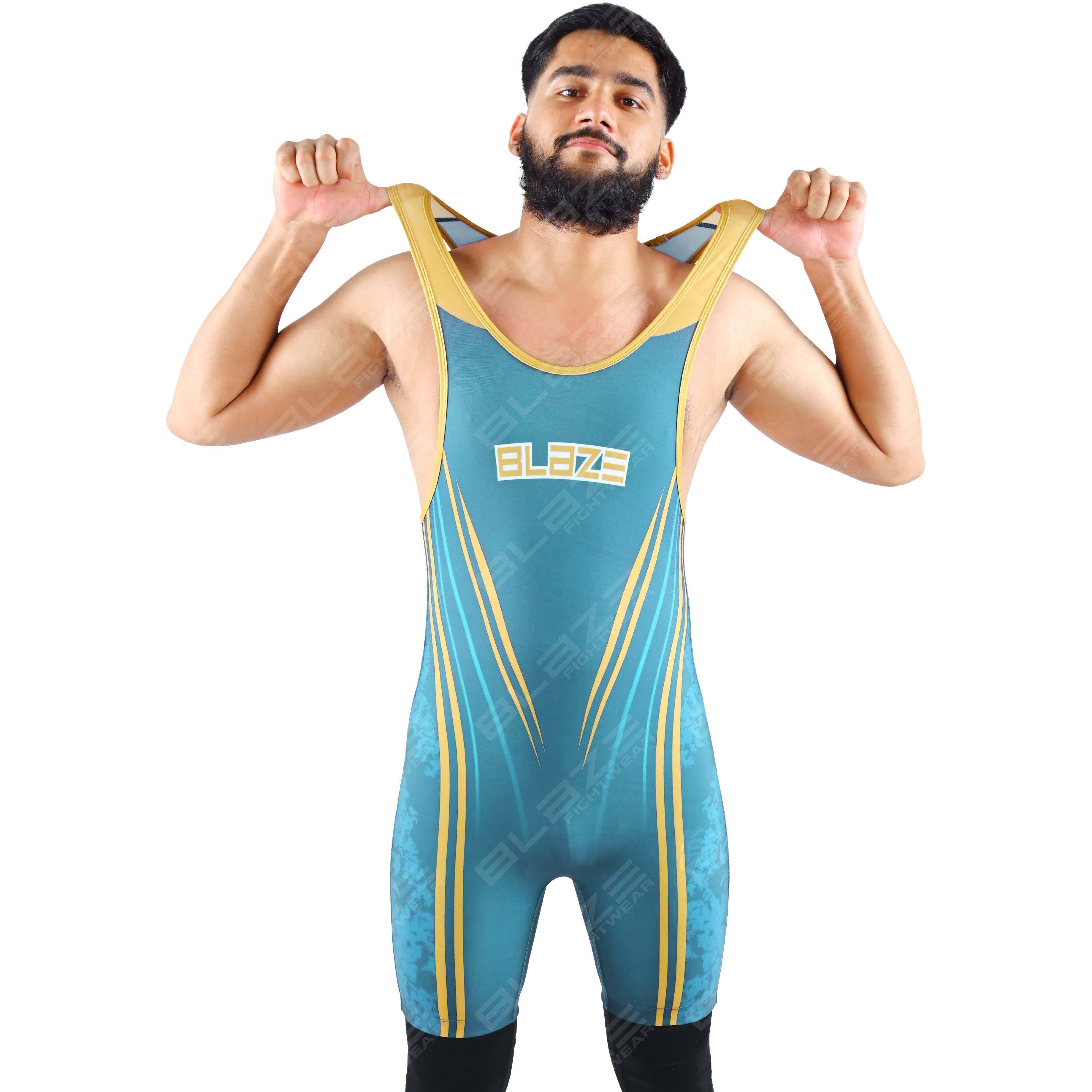 มีสีเขียวขุ่น