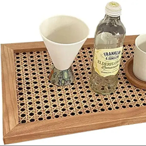 Bandeja de servicio de variedad exclusiva para regalos de hotel con bandejas de servicio de metal multiusos de ratán Bandeja marrón con forma rectangular - Product Image 1