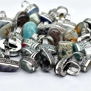 Lote de 200 Uds. al por mayor de piedras preciosas de mezcla originales chapadas en plata 925 con anillos de piedras preciosas mixtas, anillo fino de piedra Natural bastante facetado - Product Image 1