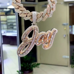 Colgante Baguette VVS personalizado de dos tonos, cualquier letra, joyería de diamantes de moissanita helada para joyería de moda Unisex - Product Image 5