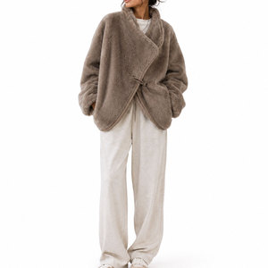 Manteau d'hiver pour femme, respirant, doux, en fourrure pelucheuse, chaud, décontracté, surdimensionné, boutonné sur le devant, rembourrage en coton, vêtement d'extérieur confortable pour le froid - Product Image 1