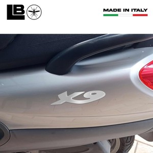 Adesivi Logo 3D in Resina X9 Argento su Misura per Scooter Piaggio 250-500 per Decorazione Serbatoio - Product Image 2