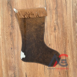 Pelo de calidad superior en cuero de vaca 16 pulgadas Medias de Navidad Medias de árbol de Navidad con flecos de cuero genuino de grano completo - Product Image 1