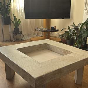 Mesa de Centro Rústica Hecha a Mano de Madera Maciza, Mesa de Centro Baja de Madera Gruesa con Diseño Hueco para Sala de Estar - Product Image 2