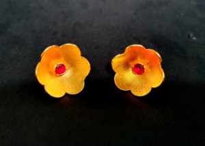 Quality Assure Boucles d'oreilles serties de boucles d'oreilles plaquées or 22CT de conception traditionnelle Bijoux pour les femmes portées par les exportateurs - Product Image 2
