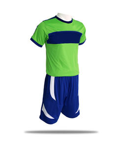 Ensemble d'uniformes de football pour hommes personnalisés Maillot et short d'équipe en polyester respirant Vêtements de football de qualité supérieure - Product Image 5