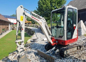 รถขุดขนาดเล็ก Takeuchi TB320 รุ่นคอมแพค พร้อมมอเตอร์และปั๊ม น้ำหนัก 566 กก. ผลิตในญี่ปุ่น เหมาะสำหรับงานเกษตรและก่อสร้าง - Product Image 6