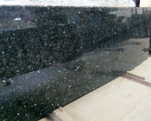 Losa de granito negro perla moderna pulida de alta calidad para encimeras, mesas, pisos, paredes y proyectos de construcción, piedra Natural - Product Image 1