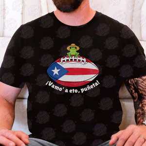 Maglietta Sportiva Boricua Football Pride, T-Shirt Coqui per il Giorno della Partita, Regalo per Tifosi di Porto Rico - Product Image 1
