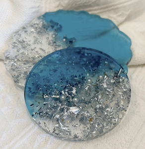 Juego de Posavasos de Resina Artesanal de Lujo, Diseño Único de Madreperla Natural Blanca, Forma Redonda - Product Image 1