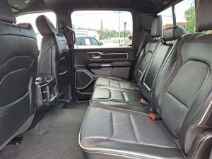 Usado 2022 1500 Laramie Crew Cab 4WD - Product Image 4