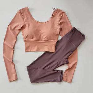 Ensemble de fitness pour femmes en deux pièces, short uni personnalisé pour le yoga et la salle de sport, vente chaude, haute qualité, respirant, séchage rapide, coupe ajustée - Product Image 6