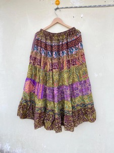Hermosa falda de seda India Vintage para mujer, falda Floral de retazos bohemios hechos a mano, falda Maxi larga de verano Multicolor, regalo para ella - Product Image 2