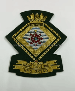 Badges en feutre personnalisés de luxe, brodés à la main, avec fil d'or et d'argent, pour uniformes et blazers, OEM, prix bas - Product Image 6