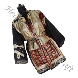 KS008 belle veste à fleurs sari en soie vintage courte d'hiver bohème faite à la main avec ceinture plus proche Kimono sari vintage court - Product Image 2