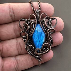 Colgante de cobre labradorita Vintage hecho a mano, regalo de compromiso de aniversario único, joyería de piedra natal chapada en oro para mamá - Product Image 2