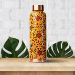 Botella de Agua de Cobre con Diseño Floral Impreso en Esmalte, Tapa Antiderrames y Asa, Estilo Clásico, Tamaño Personalizado Disponible para Viajes - Product Image 1