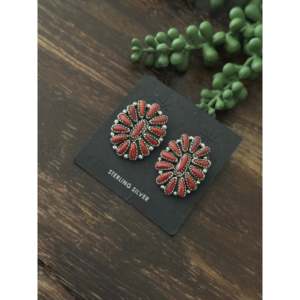 Boucles d'oreilles clous tendance en corail rouge Navajo et argent sterling, serties de fleurs avec diamants et perles, idéales pour un cadeau - Product Image 2