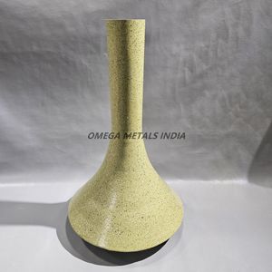 Vases décoratifs en métal doré fabriqués à la main avec un superbe motif inspiré des feuilles pour un style intérieur moderne et classique - Product Image 5