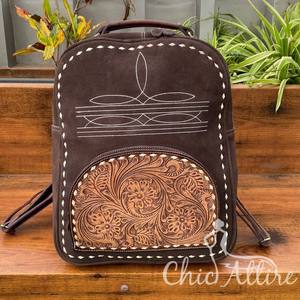 Sac à dos Western de luxe en cuir suédé repoussé à la main avec compartiment dissimulé pour le transport et l'ordinateur portable pour les femmes - Product Image 1