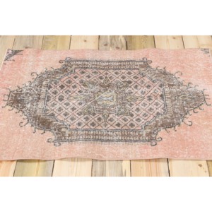 Tapis turc rose à motifs floraux en laine, 2,6 x 3,3 pieds - Product Image 3