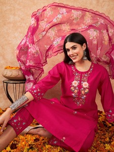 Pantalones Kurti de estilo occidental indio bordados en rosa elegante con Dupatta de organza pura para ropa y accesorios de mujer a la venta - Product Image 5