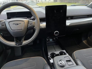 Ford Mustang GT 2024 avec volant à gauche, sièges en cuir, caméra arrière - Product Image 6