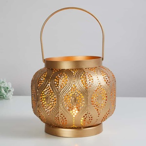 Linterna de metal y vidrio hecha a mano personalizada moderna con candelabros y tarros de nuevo diseño para la decoración del hogar y el jardín - Product Image 1