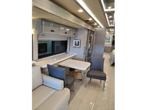 Proveedor verificado de autocaravanas Tiffin ALLEGRO BUS 45 OPP usadas del 2023 en venta. - Product Image 3