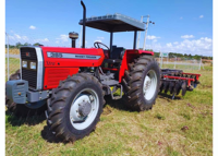 Excel en la gestión de la granja con el tractor Massey Ferguson MF 385 con potencia y precisión de 85HP para un rendimiento superior