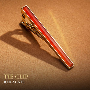Une pince à cravate haut de gamme plaquée or 18 carats pour hommes, ornée de pierres précieuses Fengshui en agate rouge (KCVDADO002) de la collection Tinh Vu - Product Image 1