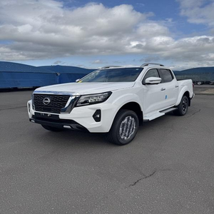 Camioneta Nissan Navara Doble Cabina 2.5 LE Plus 4X4 Usada 2025 con Transmisión Manual - Product Image 2