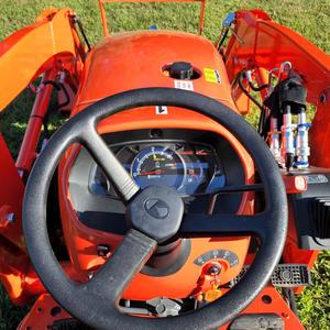 Mini tractor agrícola Kubota B2320 40HP ligeramente usado con implementos de caja de cambios y bomba de núcleo de rodamiento de tractor de rueda incluida - Product Image 5
