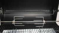Barbecue à charbon de bois sur chariot en acier thermolaqué avec télécommande et surface de cuisson antiadhésive pour rôtir le poulet à la broche en extérieur