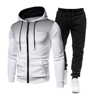 Costume de sport de qualité supérieure avec des couleurs personnalisées Costume de jogging décontracté pour hommes en coton et polyester - Product Image 4