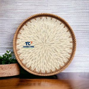 Plateau de luxe en nacre avec bord en rotin tissé Plateau de service décoratif en bois pour restaurants et hôtels - Product Image 3