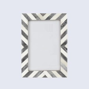Cadre photo rectangulaire de luxe moderne personnalisable incrustation en résine faite à la main pour la décoration intérieure avec logo personnalisé - Product Image 1