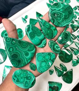 All'ingrosso pietra naturale Malachite Cabochon pietre di dimensione libera liscia ovale forma di miscela verde Semi-preziosa gemma prezzo di fabbrica - Product Image 6